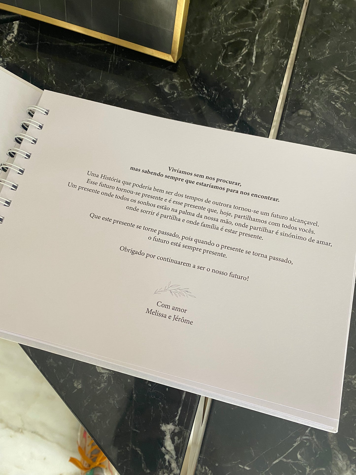 Livro de honra com foto