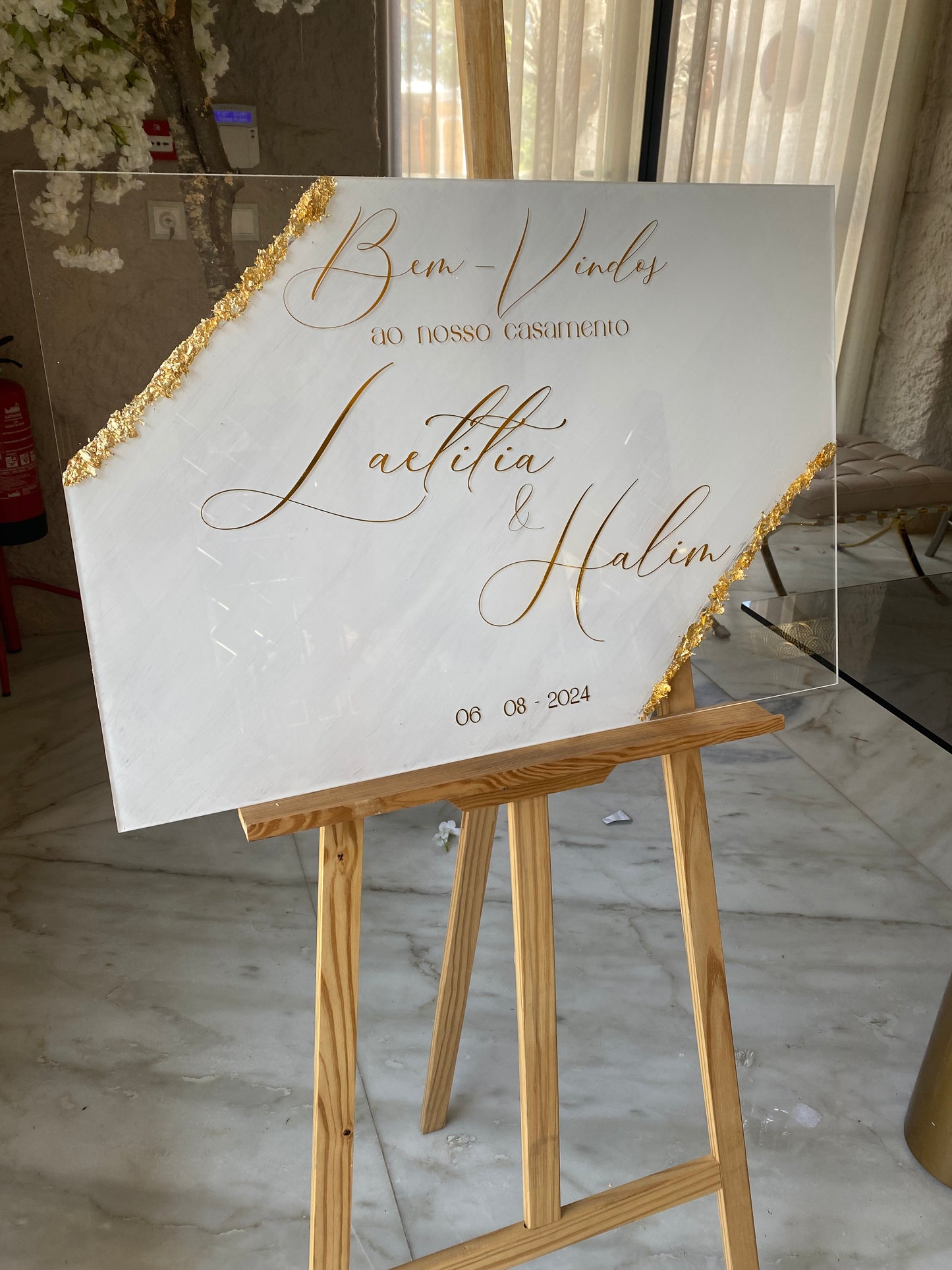 Painel de boas vindas dourado