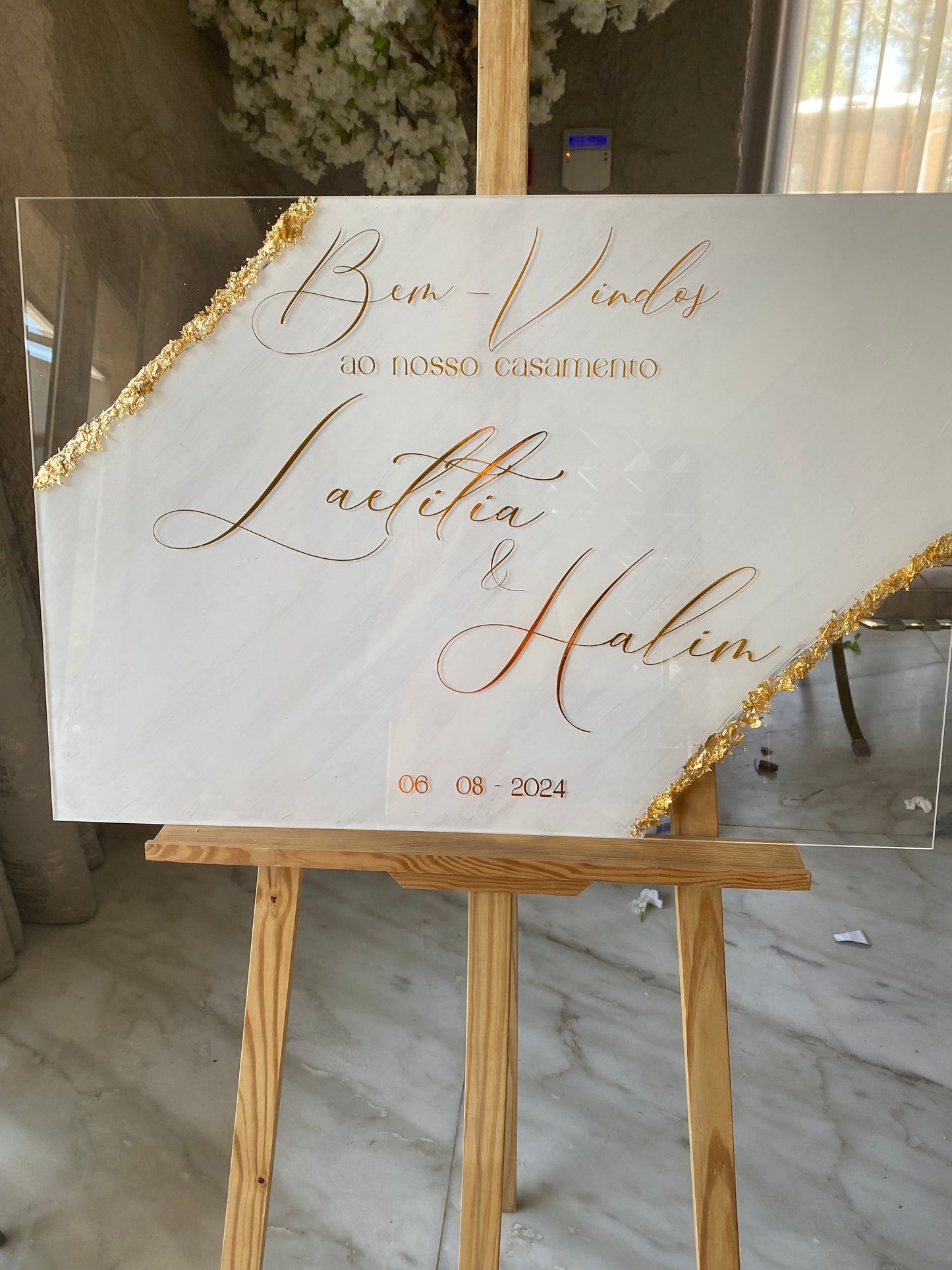 Painel de boas vindas dourado