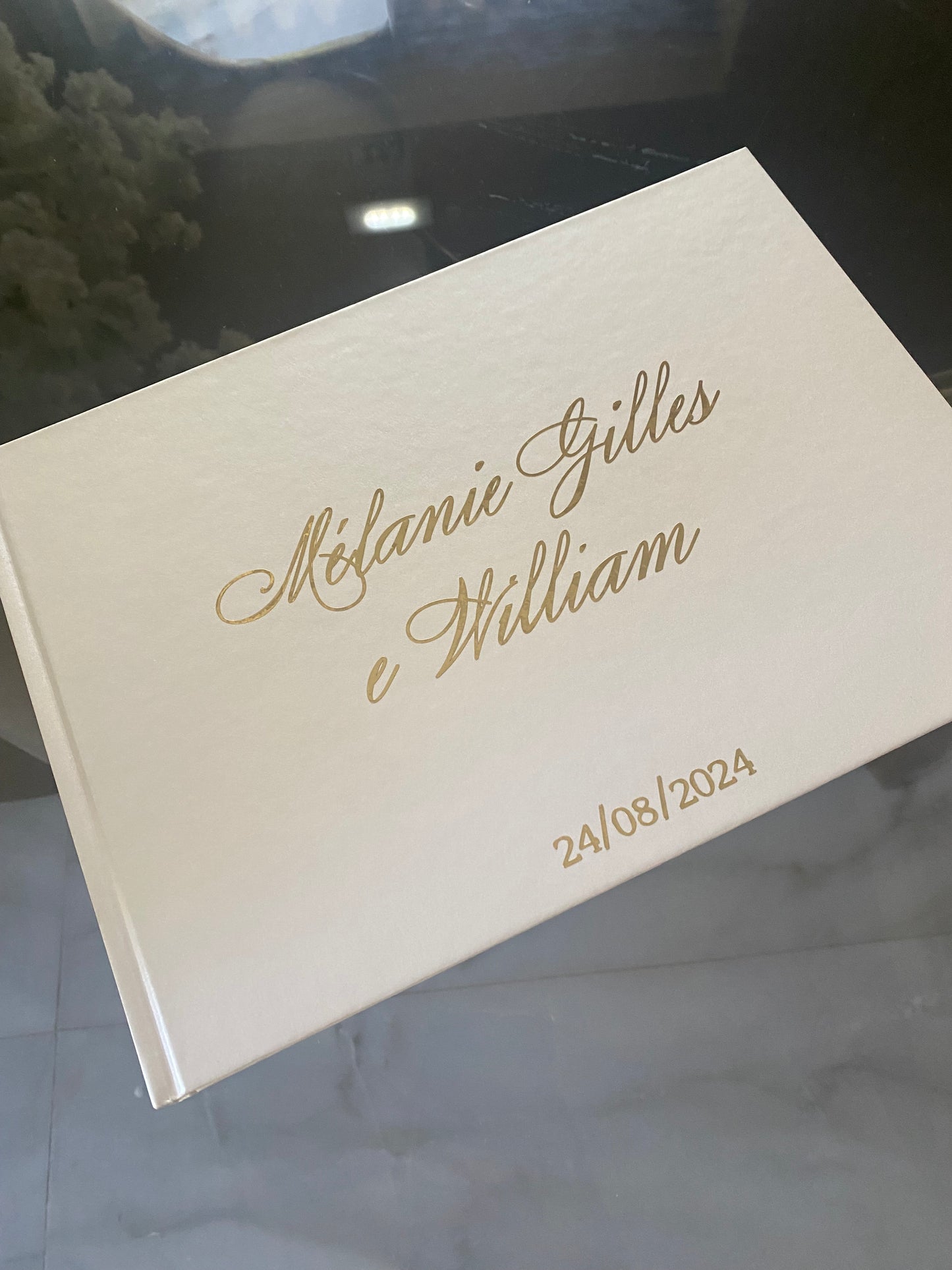 Livro de honra com aplicação de vinil