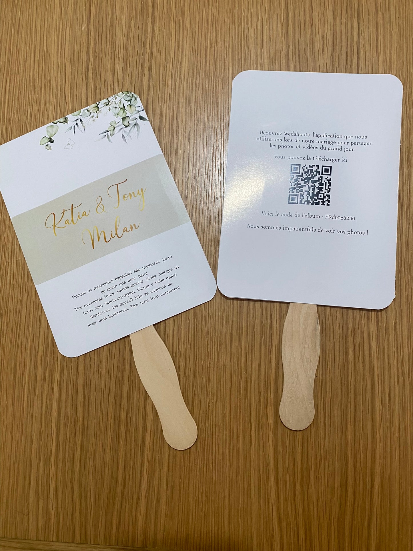 Leques de papel com folhagens